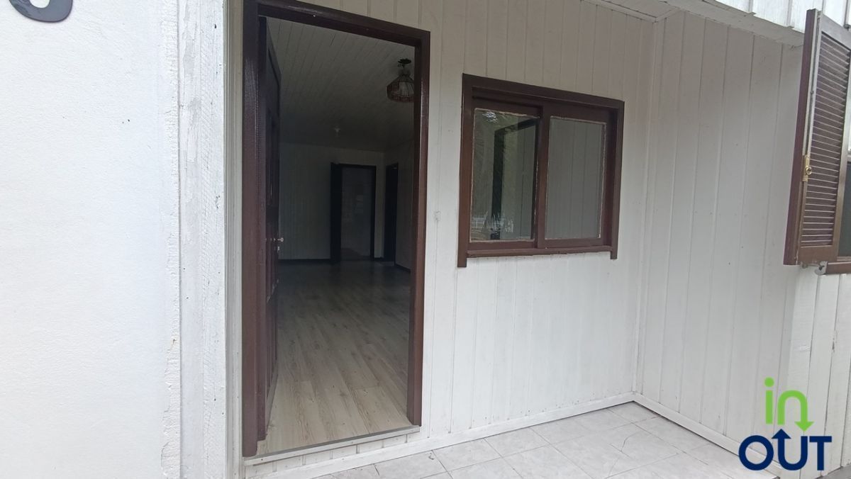 Casa com pátio cercado e 3 dormitórios