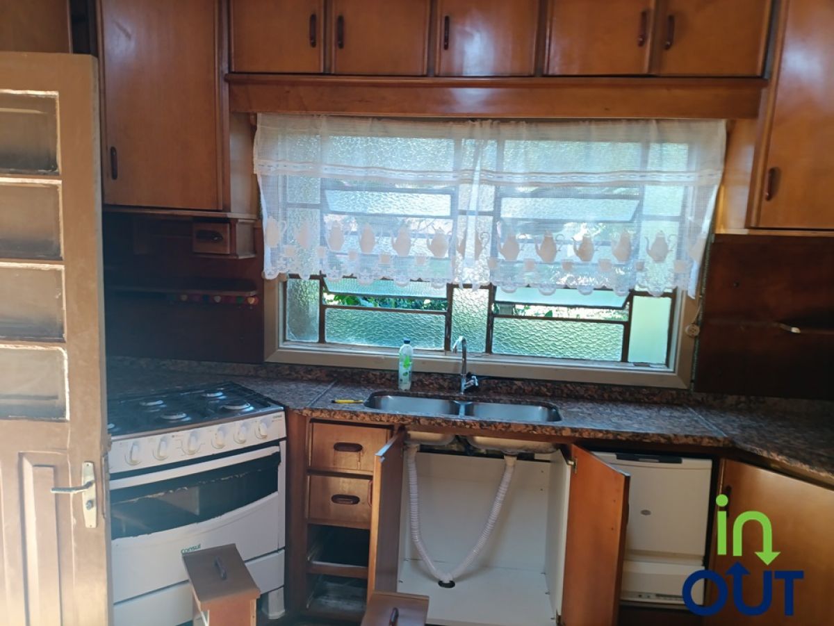 Casa semi mobiliada espaçosa com 4 quartos, no bairro Piratini em Gramado