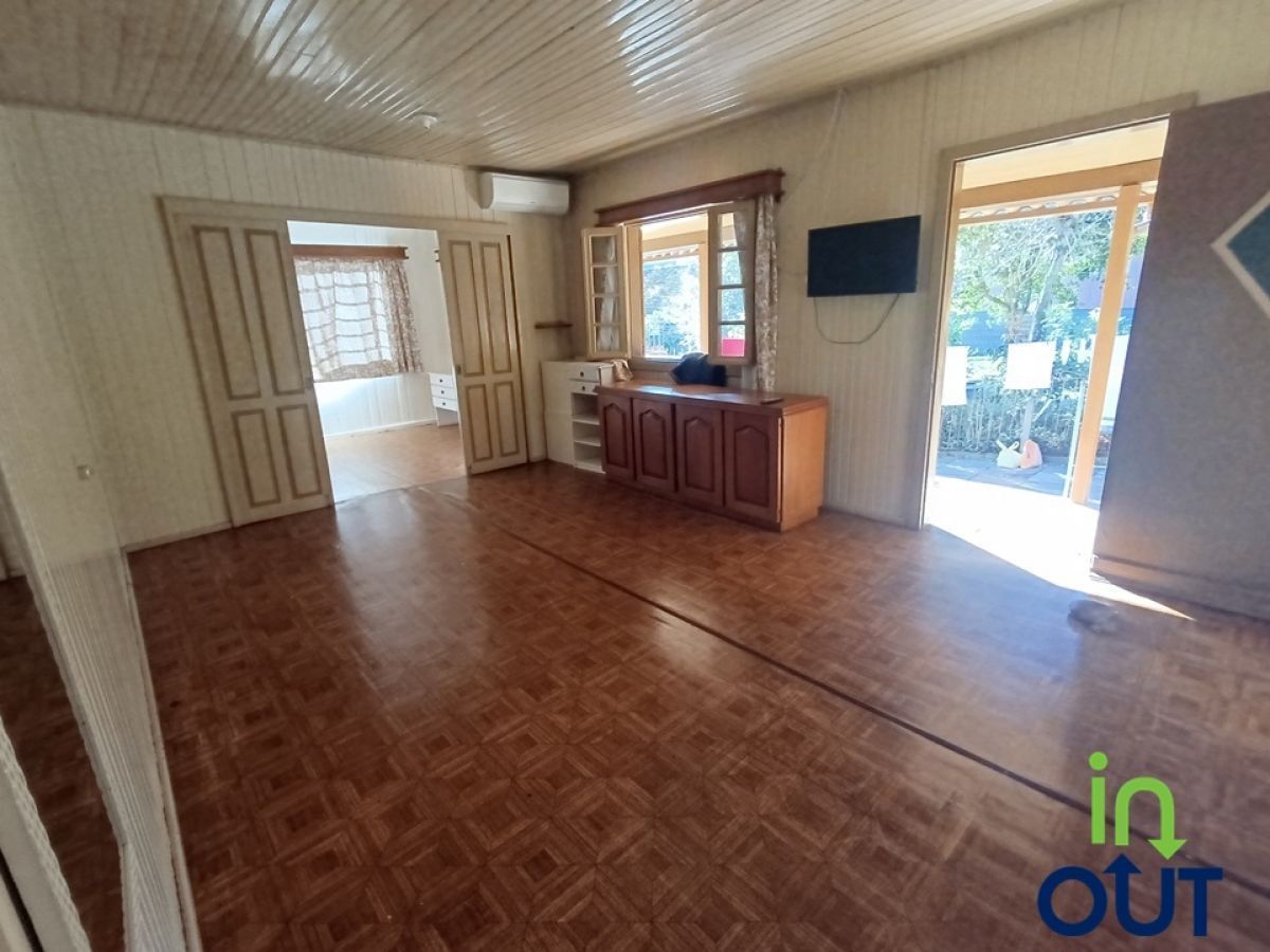 Casa semi mobiliada espaçosa com 4 quartos, no bairro Piratini em Gramado