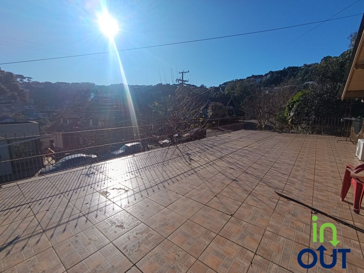 Casa semi mobiliada espaçosa com 4 quartos, no bairro Piratini em Gramado