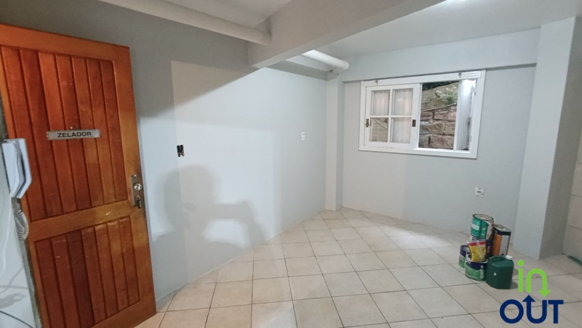 Kitnet sem mobília em excelente localização na área central de Gramado