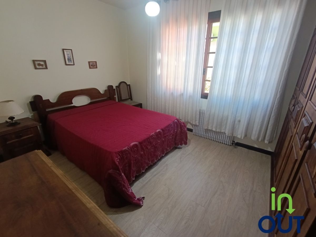 Apartamento espaçoso de 1 dormitório, na Avenida Borges de Medeiros