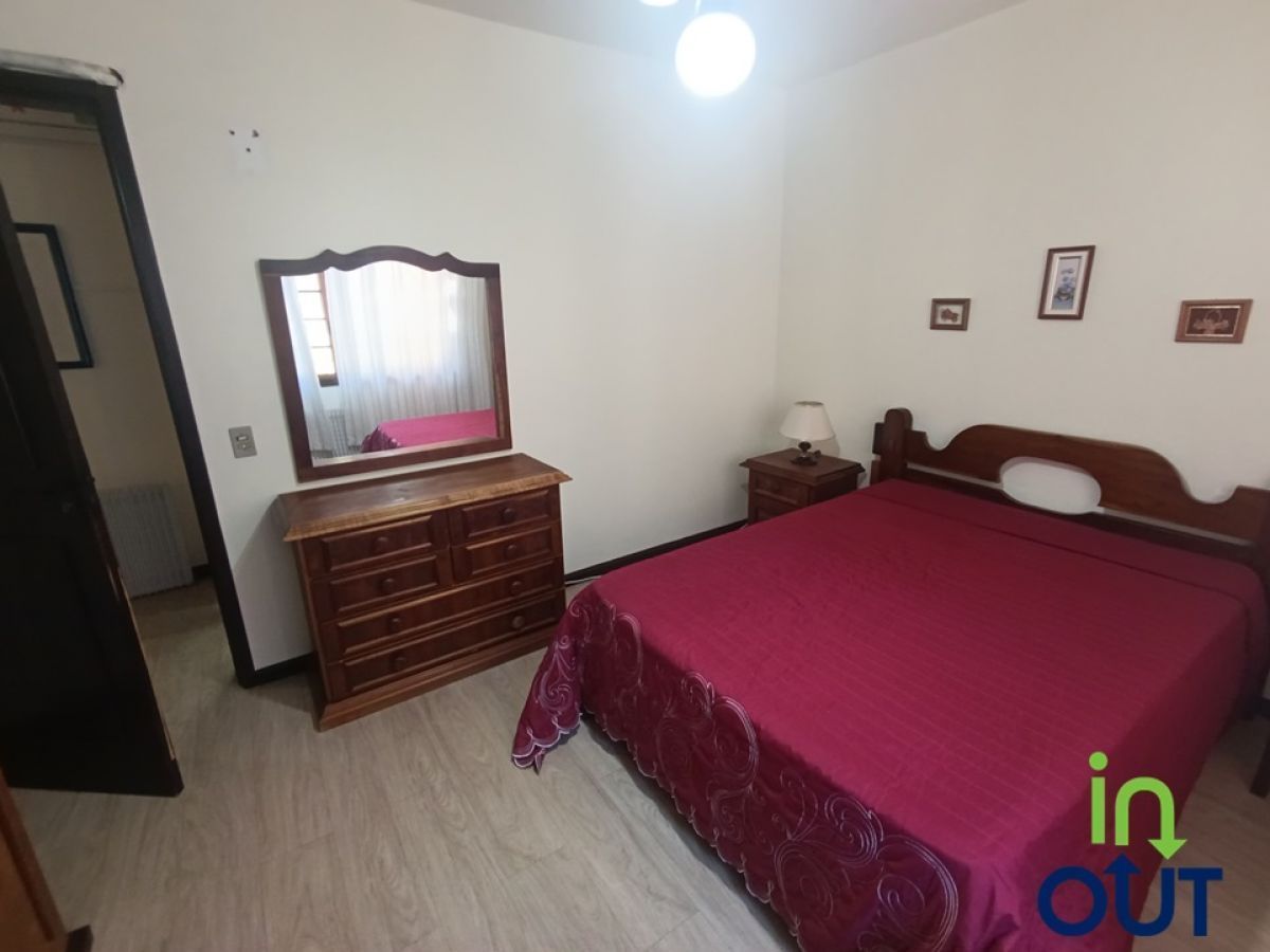 Apartamento espaçoso de 1 dormitório, na Avenida Borges de Medeiros