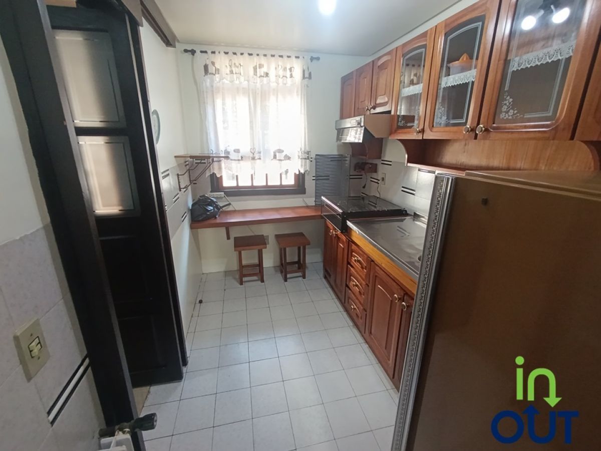 Apartamento espaçoso de 1 dormitório, na Avenida Borges de Medeiros