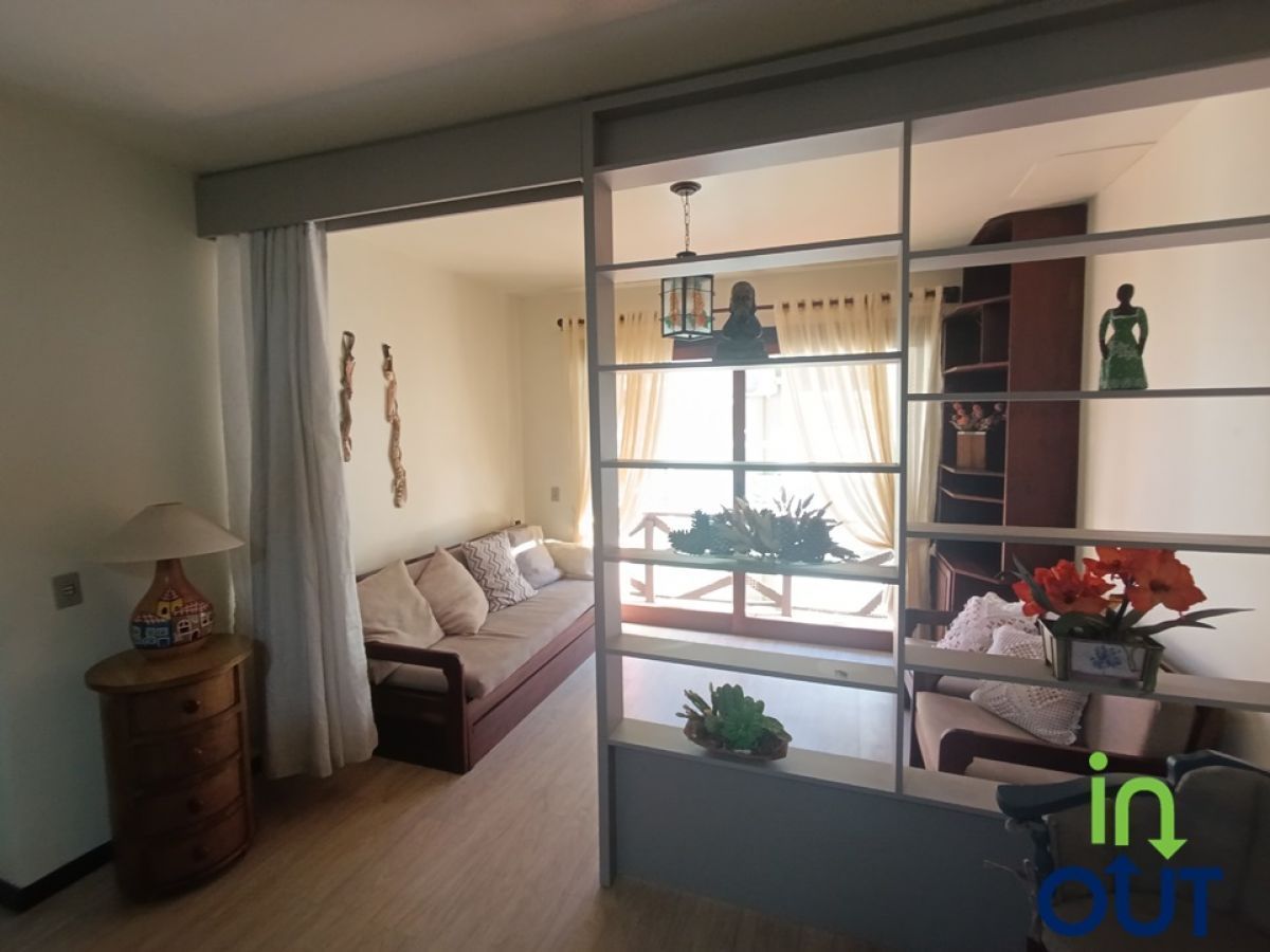 Apartamento espaçoso de 1 dormitório, na Avenida Borges de Medeiros
