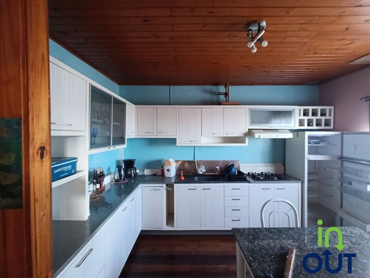Casa mobiliada com 2 quartos e pátio fechado em Gramado