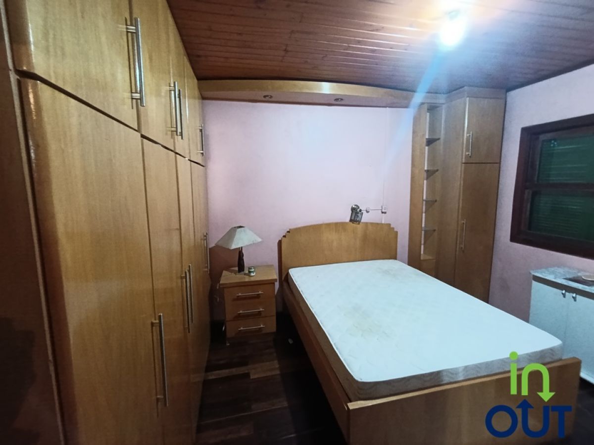 Casa mobiliada com 2 quartos e pátio fechado em Gramado