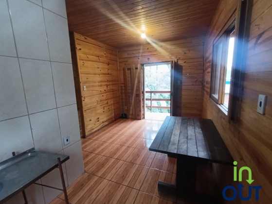 Casa Semi Mobiliada no Bairro Carniel: Localização Privilegiada