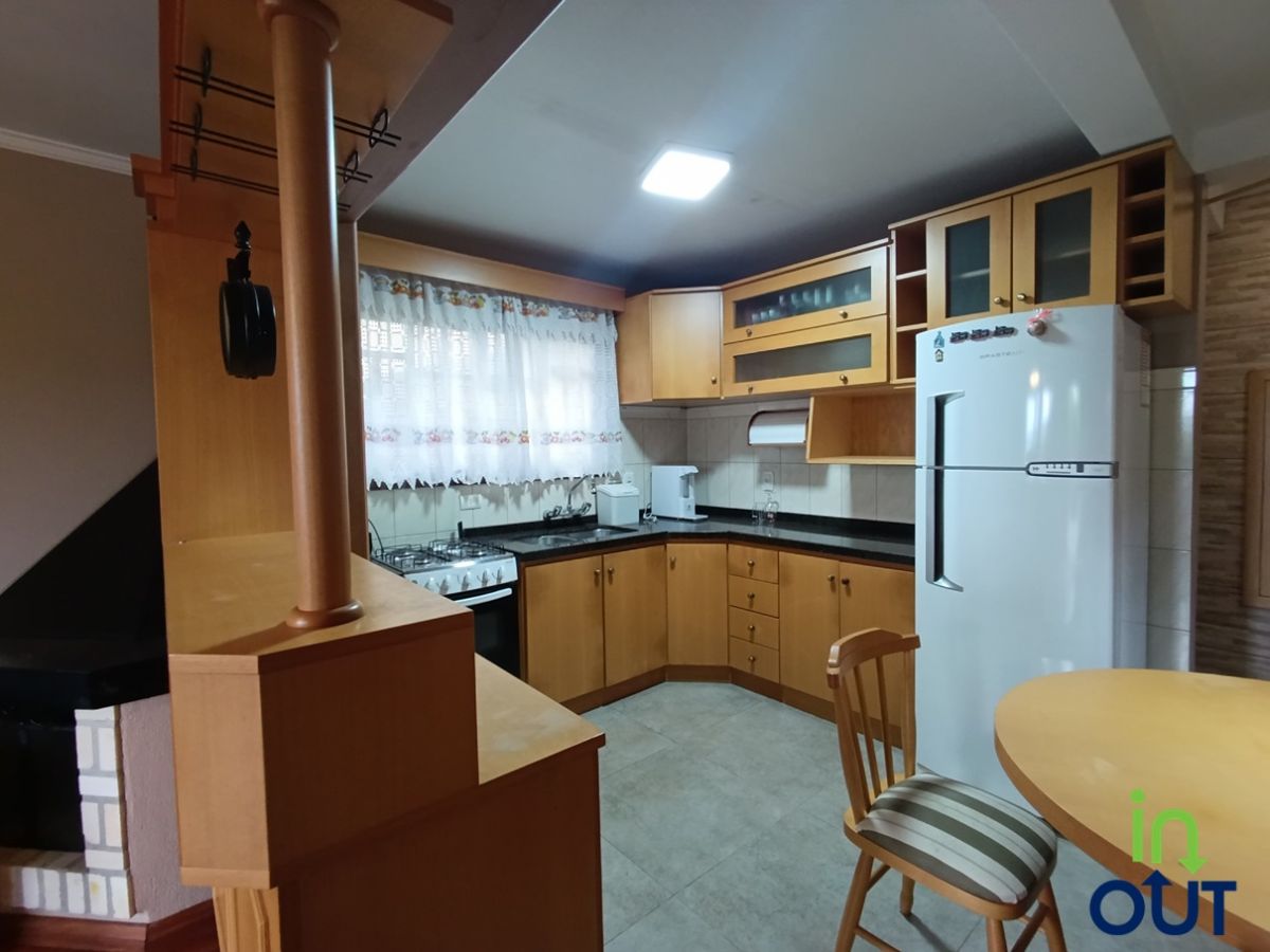 Linda casa com 3 quartos e mobiliada