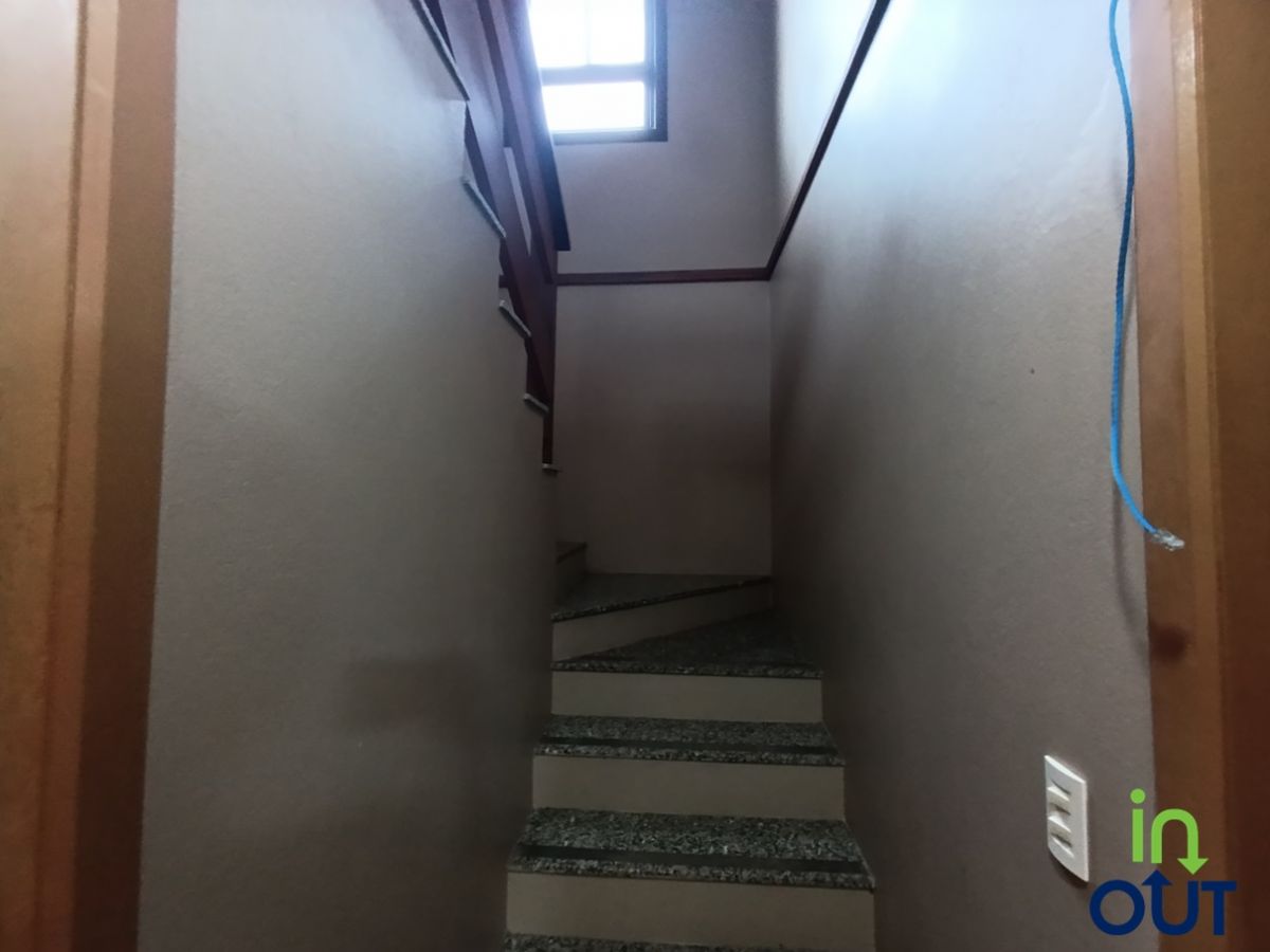 Linda casa com 3 quartos e mobiliada