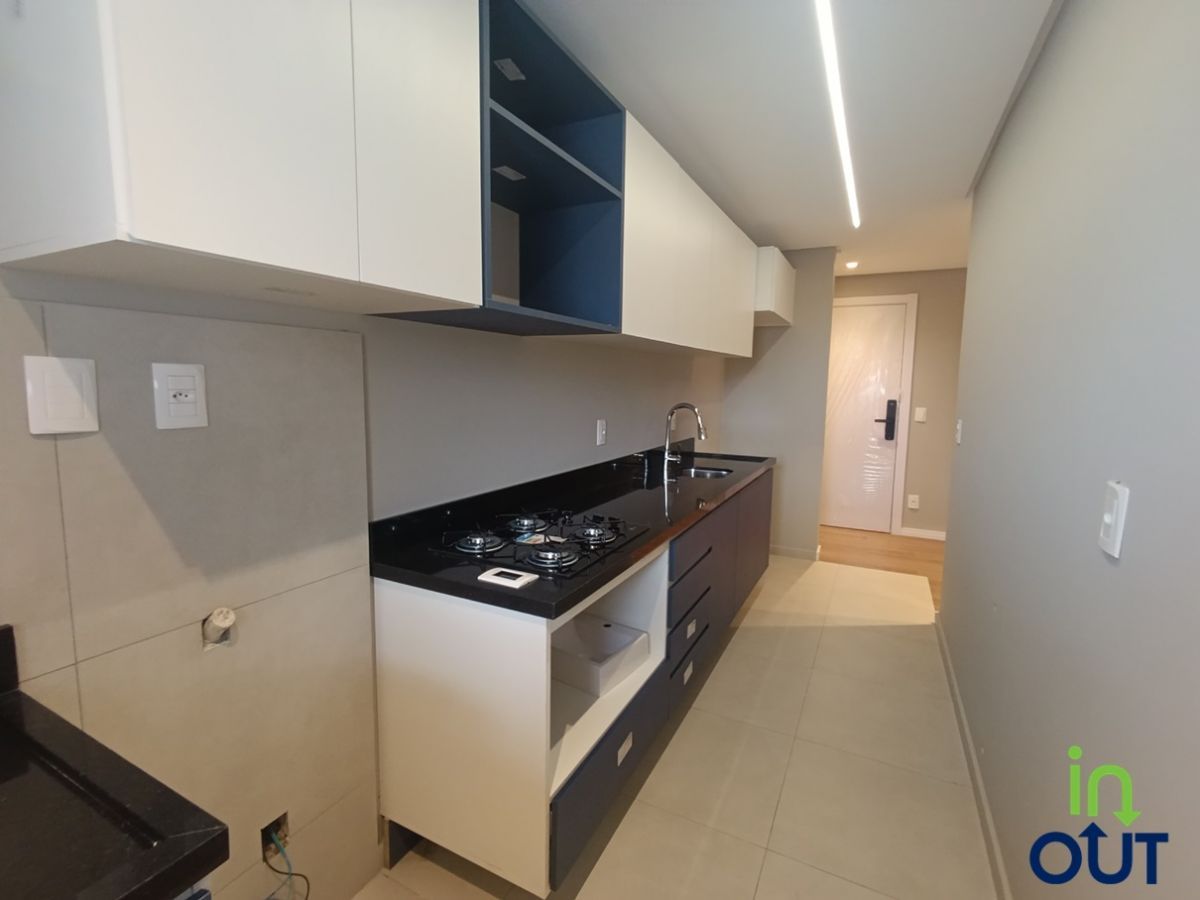 Apartamento semi-mobiliado novo no bairro Carniel
