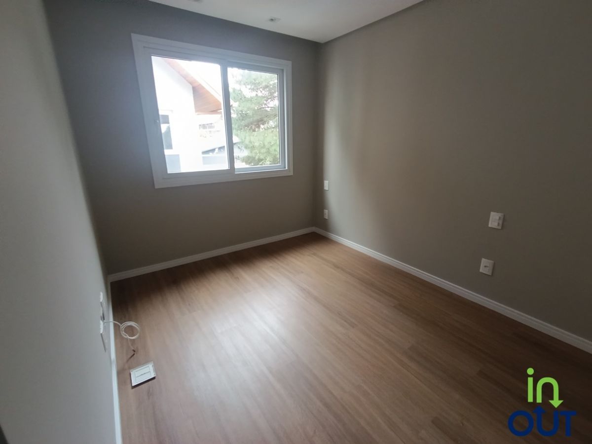 Apartamento semi-mobiliado novo no bairro Carniel