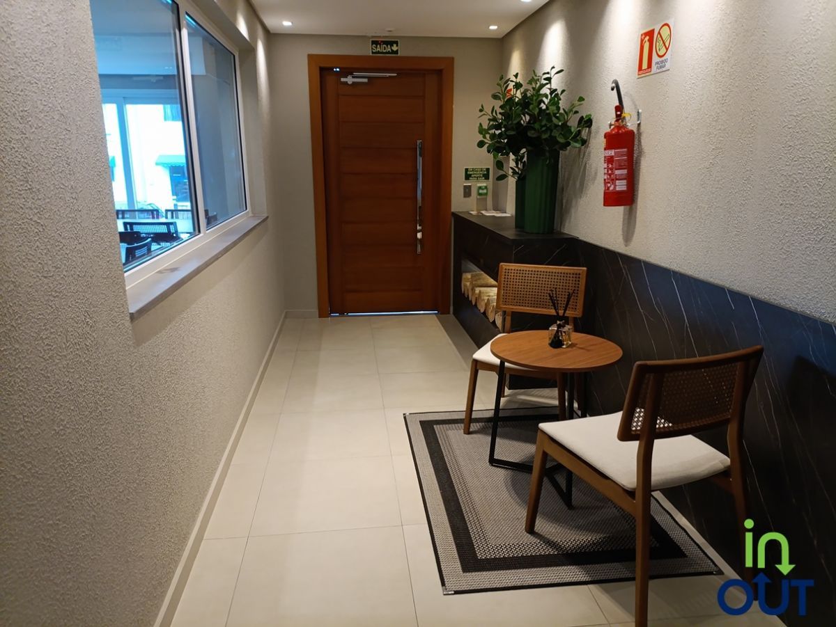 Apartamento semi-mobiliado novo no bairro Carniel