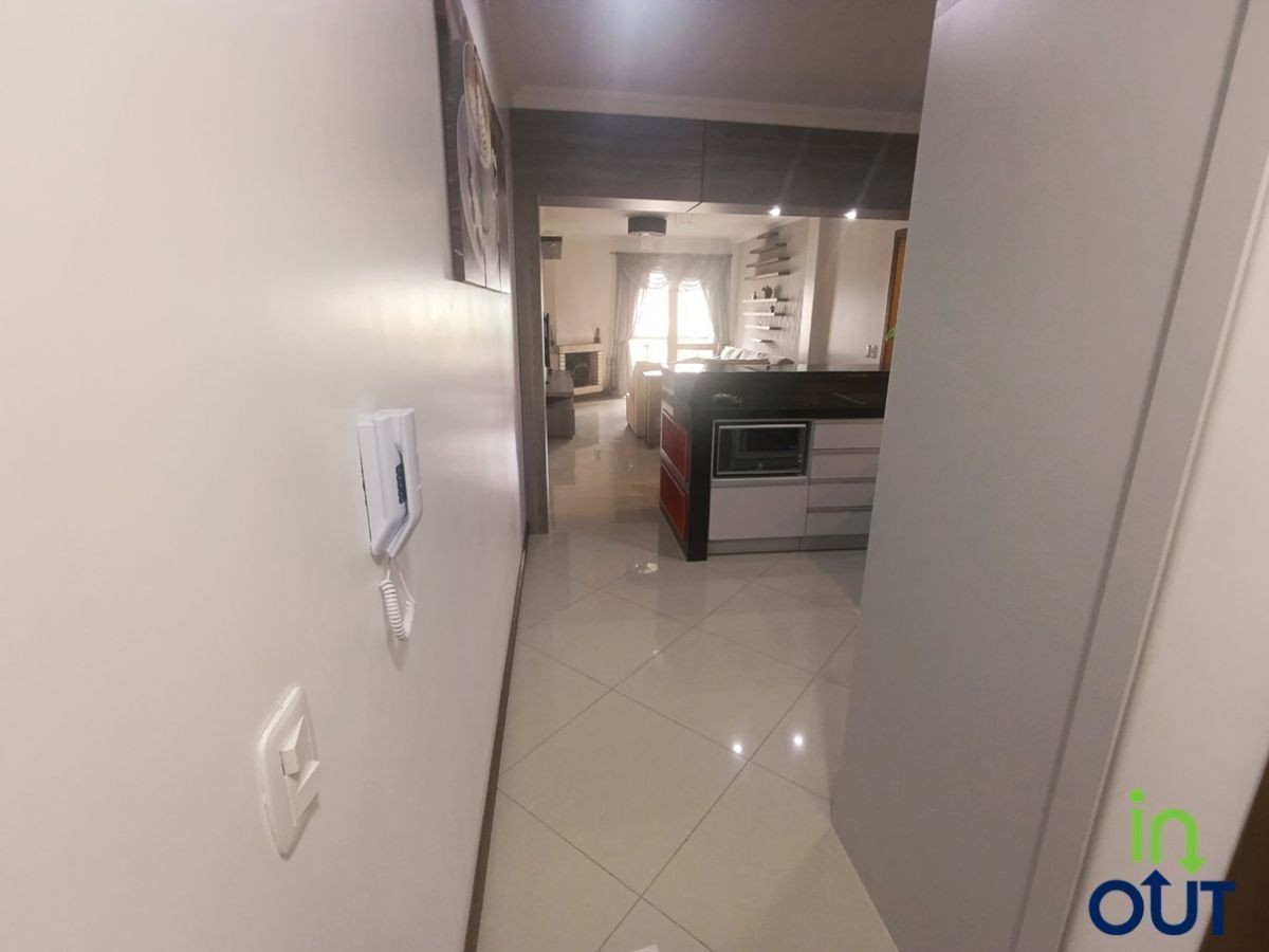 Apartamento com 2 suítes no bairro Avenida Central