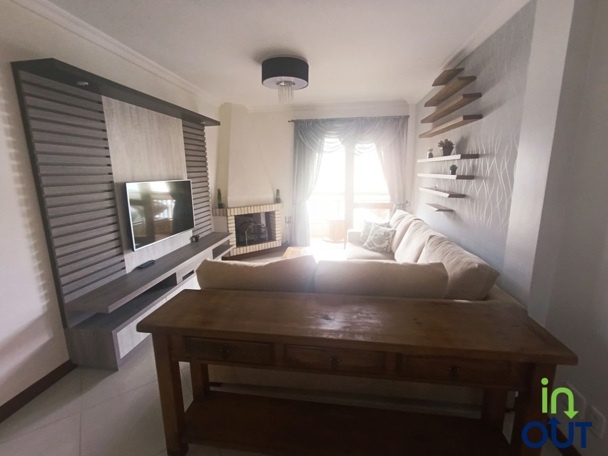 Apartamento com 2 suítes no bairro Avenida Central