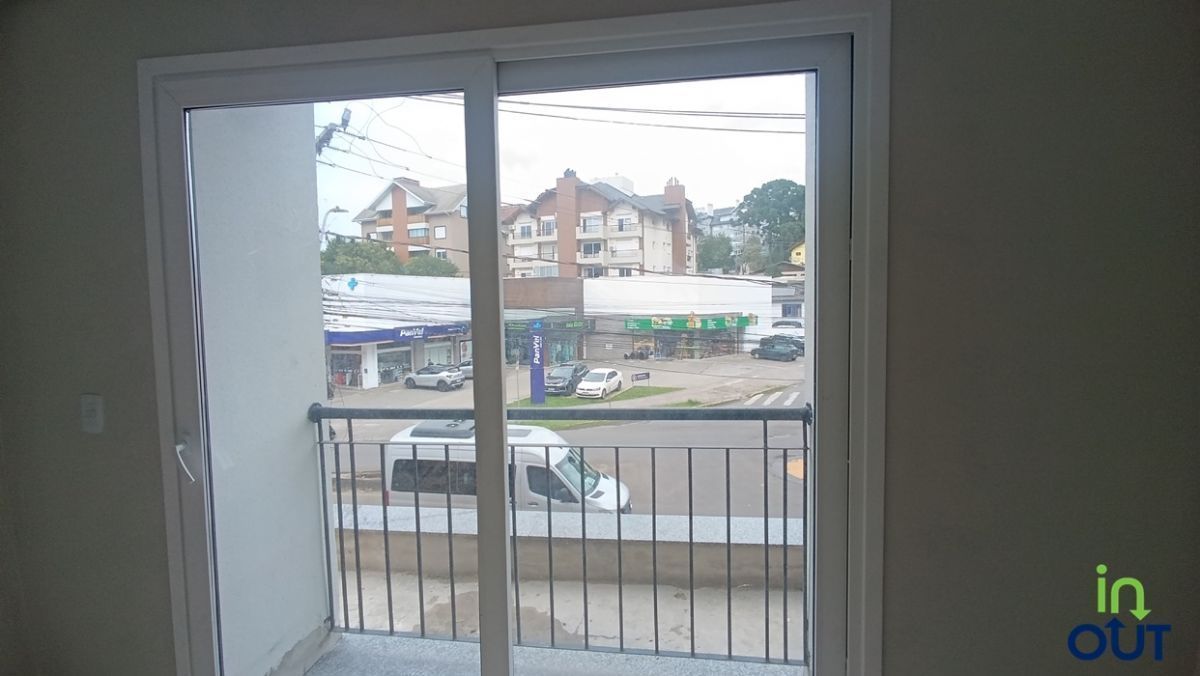 Apartamento novo com 2 suítes no centro de Canela