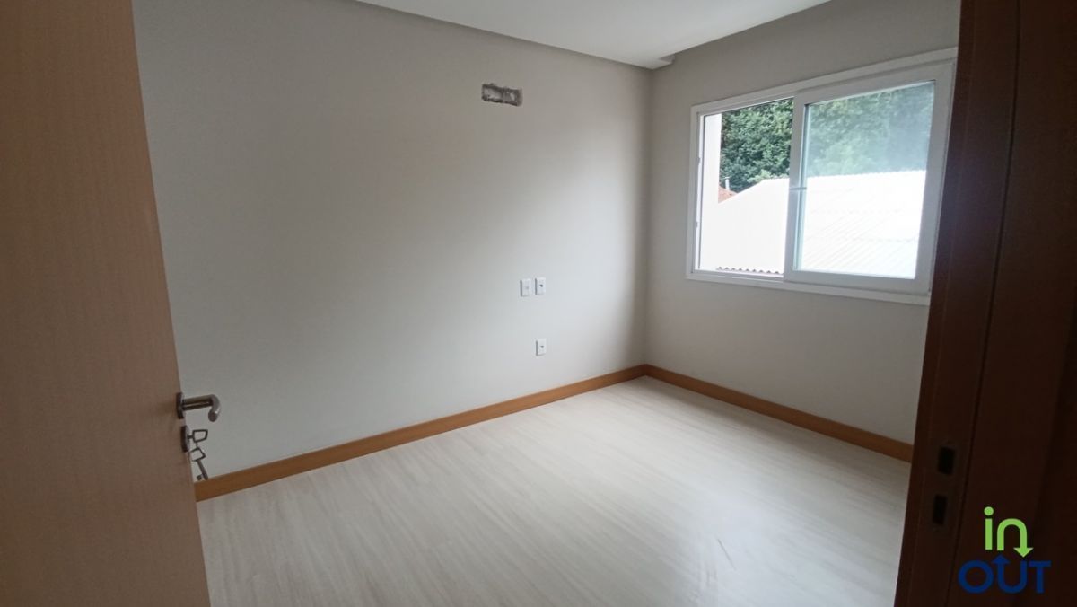 Apartamento novo com 2 suítes no centro de Canela