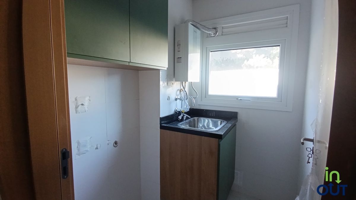 Apartamento novo com 2 suítes no centro de Canela