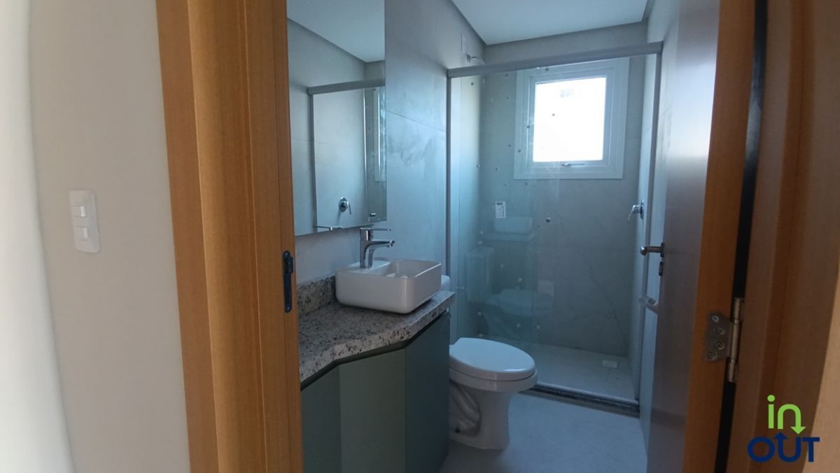 Apartamento novo com 2 suítes no centro de Canela