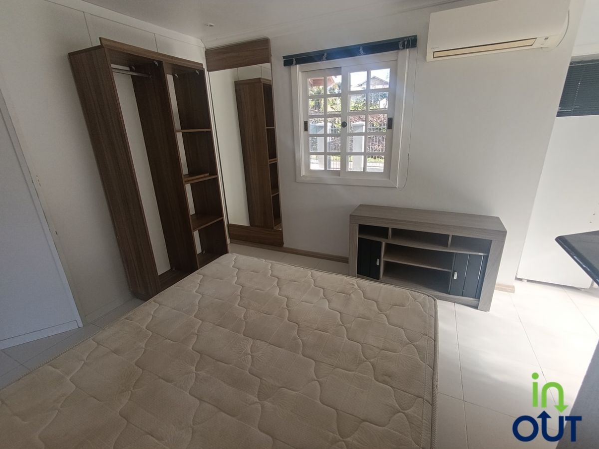 Kitnet com ar condicionado semi mobiliado no bairro Avenida Central