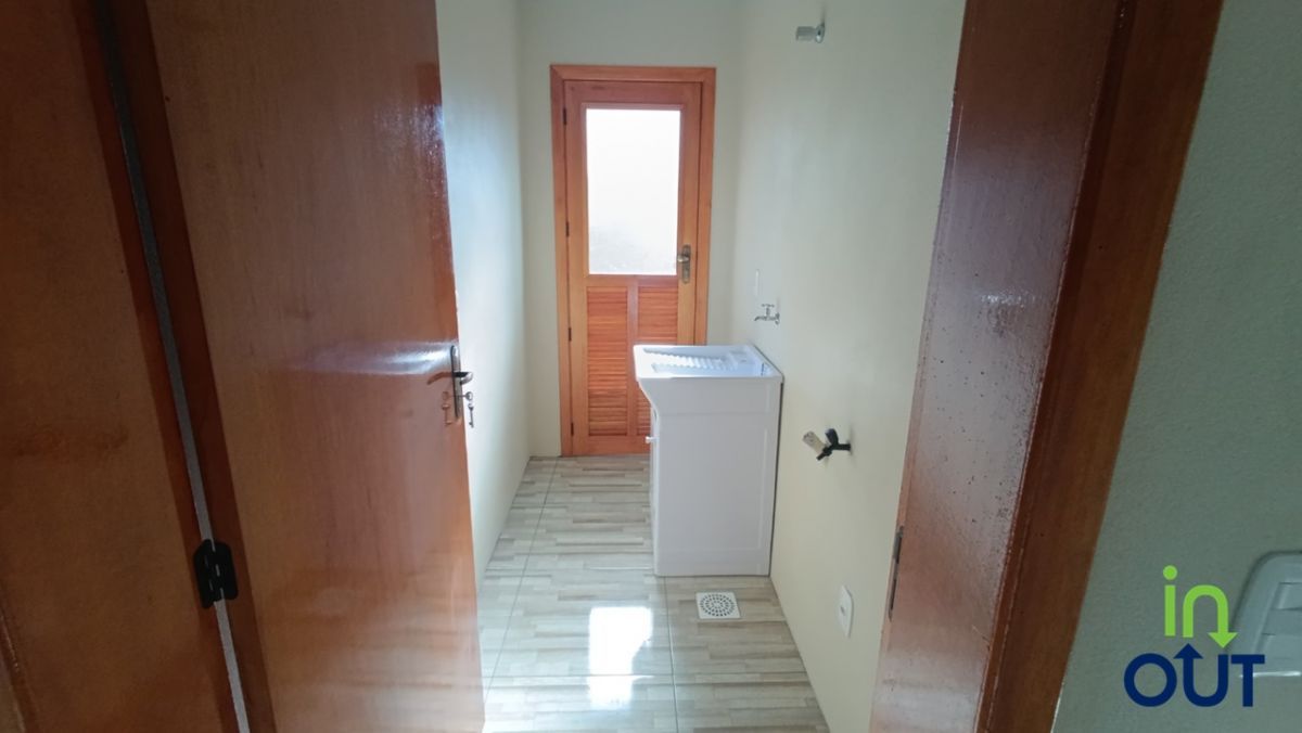 Casa nova geminada com 2 quartos