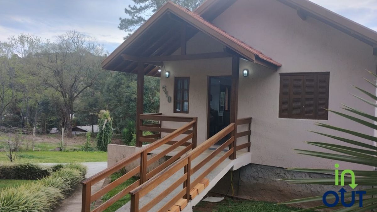 Casa semimobiliada com 2 quartos no bairro Vale dos Pinheiros, em Gramado