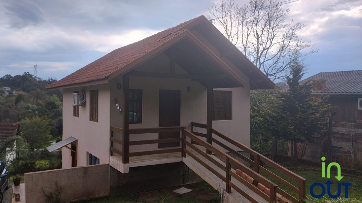 Casa semimobiliada com 2 quartos no bairro Vale dos Pinheiros, em Gramado