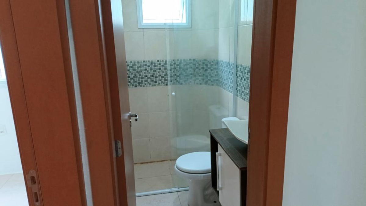 Apartamento com 2 quartos em condomínio fechado, em Canela