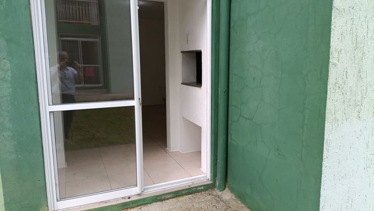 Apartamento com 2 quartos em condomínio fechado, em Canela