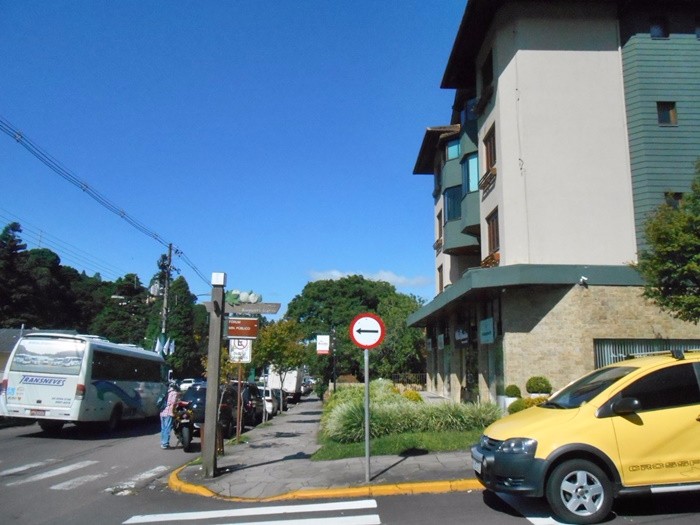 Apto. á apenas 5 minutos da Rua Coberta Apto. á apenas 5 minutos da Rua Coberta