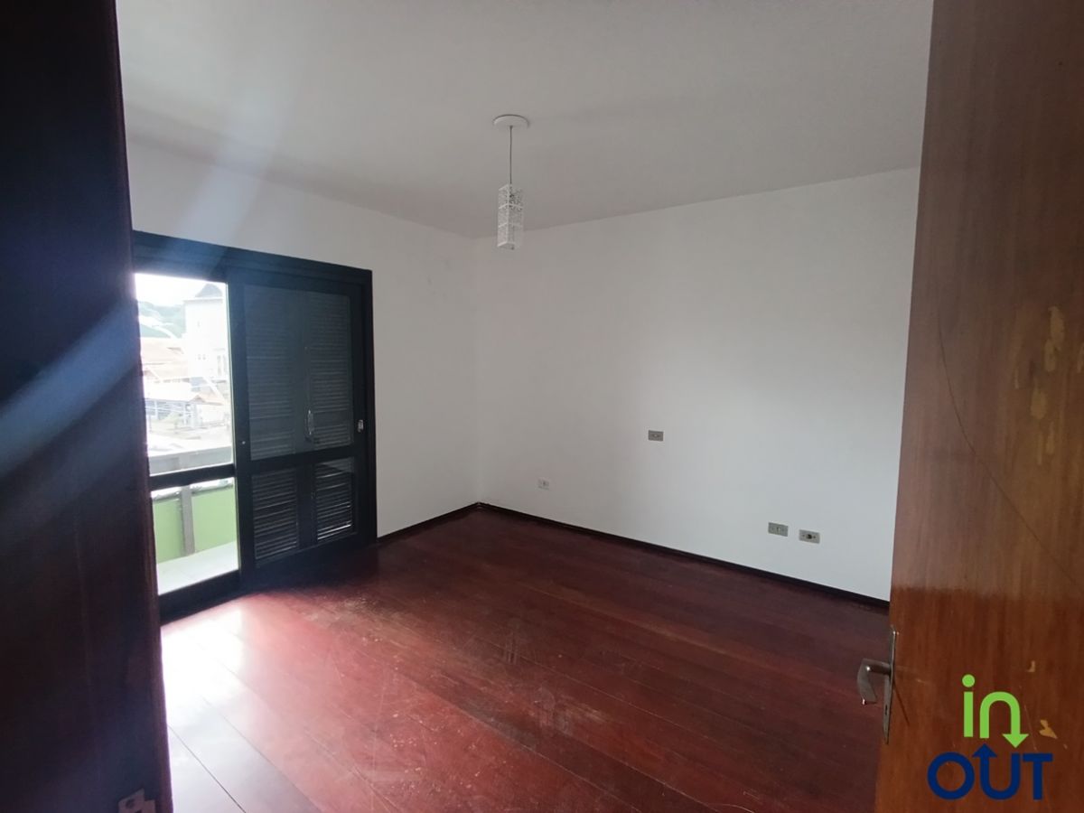 Amplo apartamento sem mobília na área central de Canela