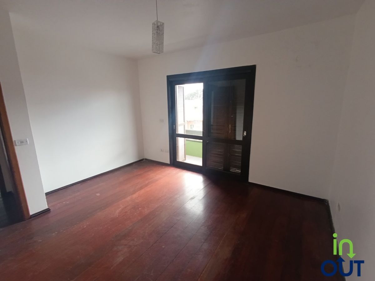 Amplo apartamento sem mobília na área central de Canela