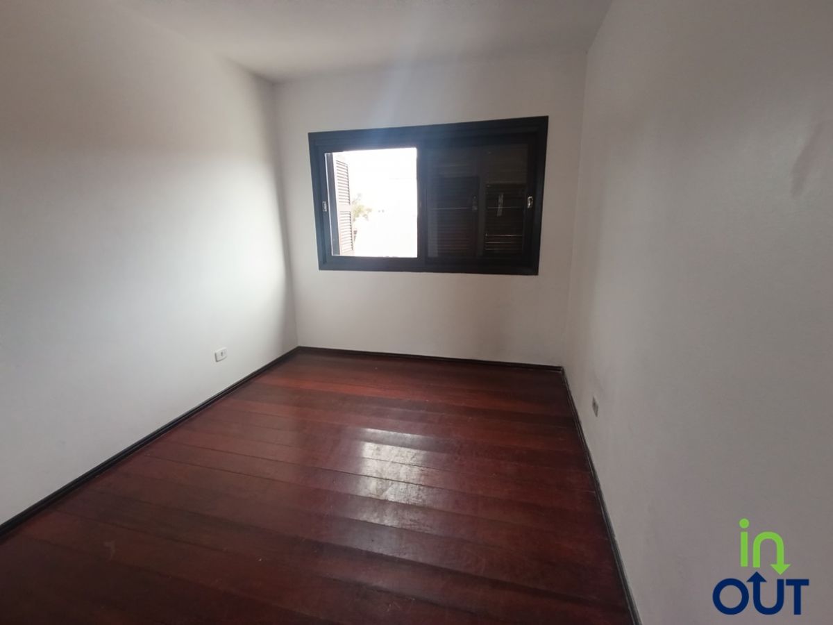 Amplo apartamento sem mobília na área central de Canela