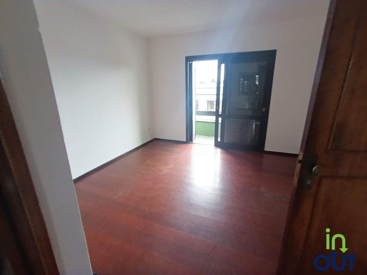 Amplo apartamento sem mobília na área central de Canela