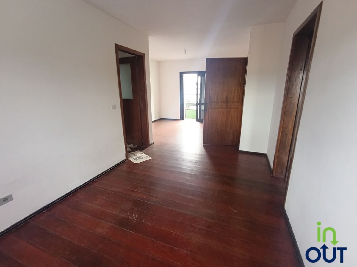 Amplo apartamento sem mobília na área central de Canela