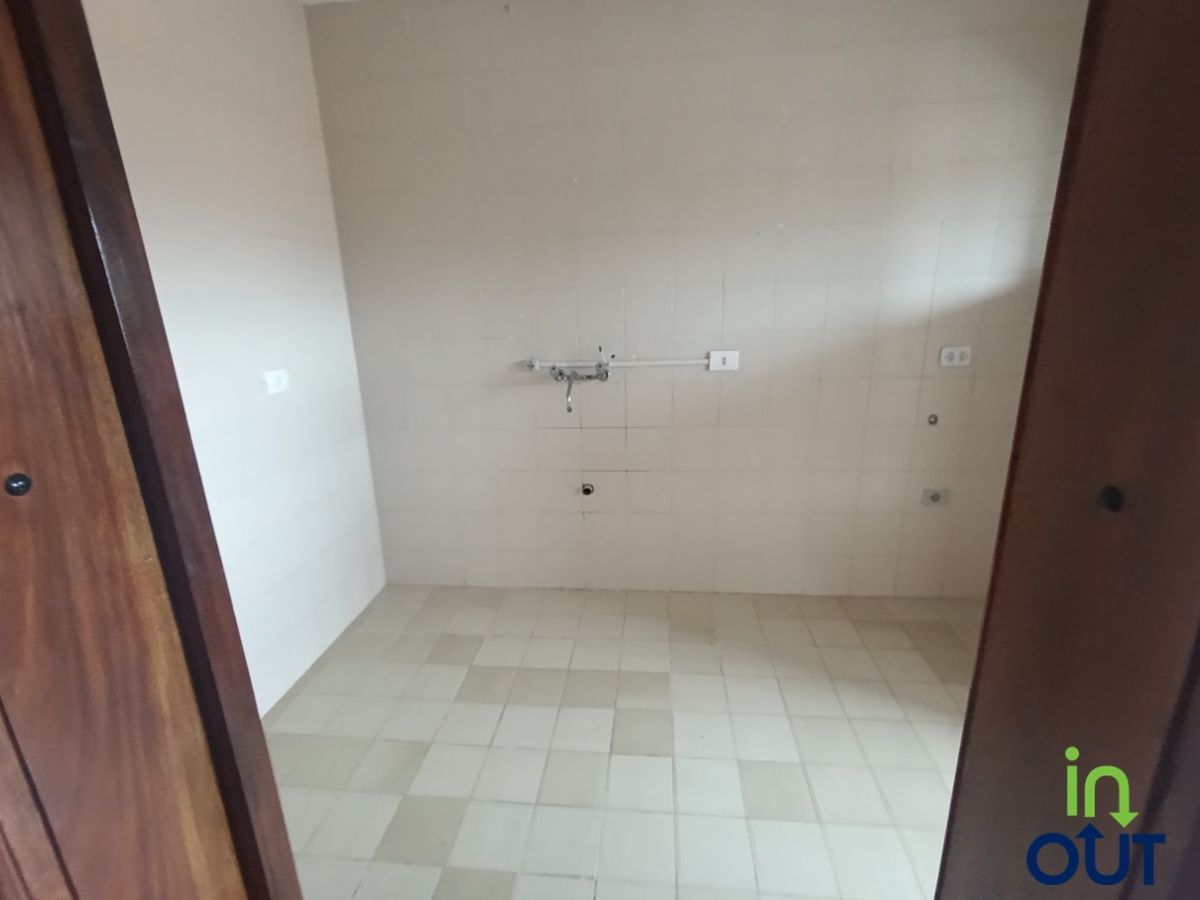 Amplo apartamento sem mobília na área central de Canela