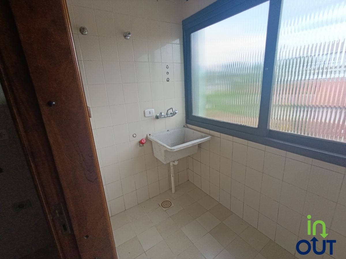 Amplo apartamento sem mobília na área central de Canela