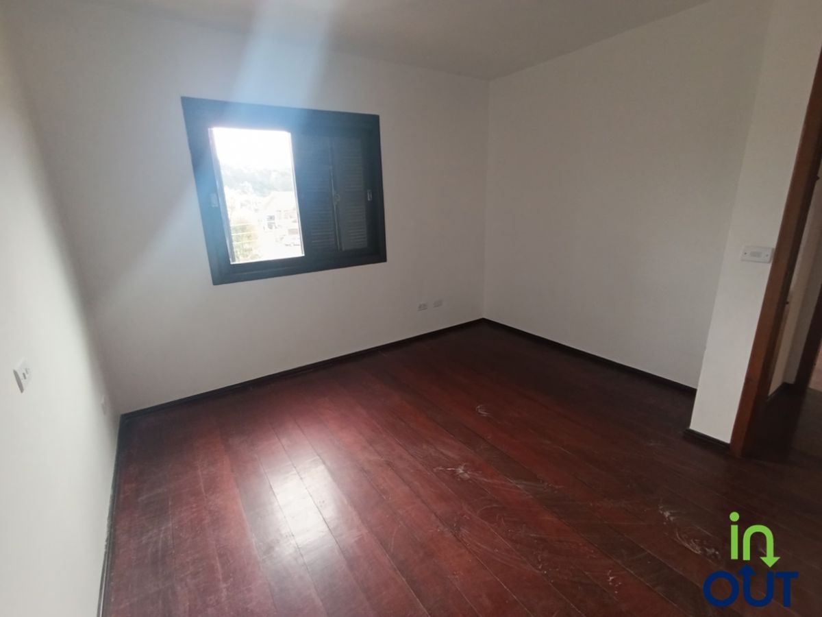 Amplo apartamento sem mobília na área central de Canela