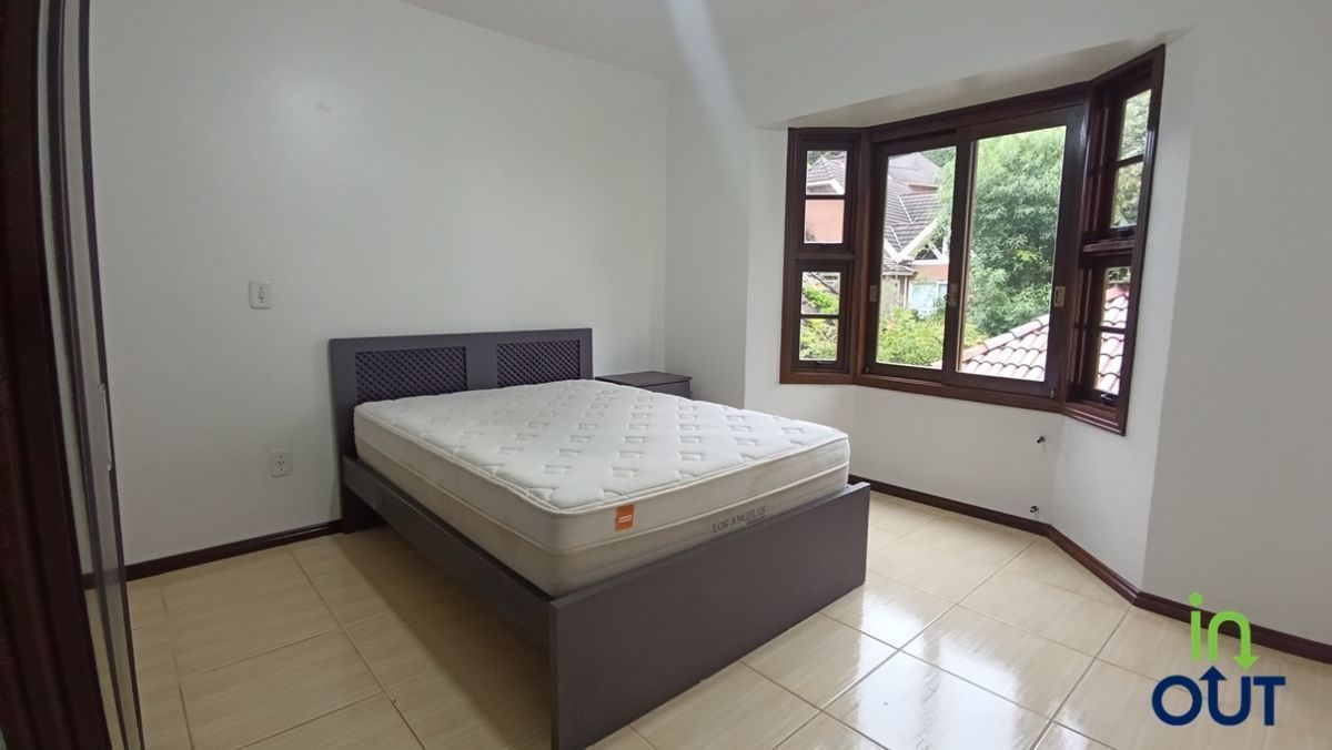 Apto com 2 dormitórios semimobiliado em Canela