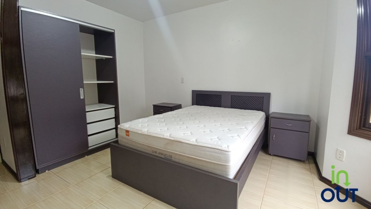 Apto com 2 dormitórios semimobiliado em Canela