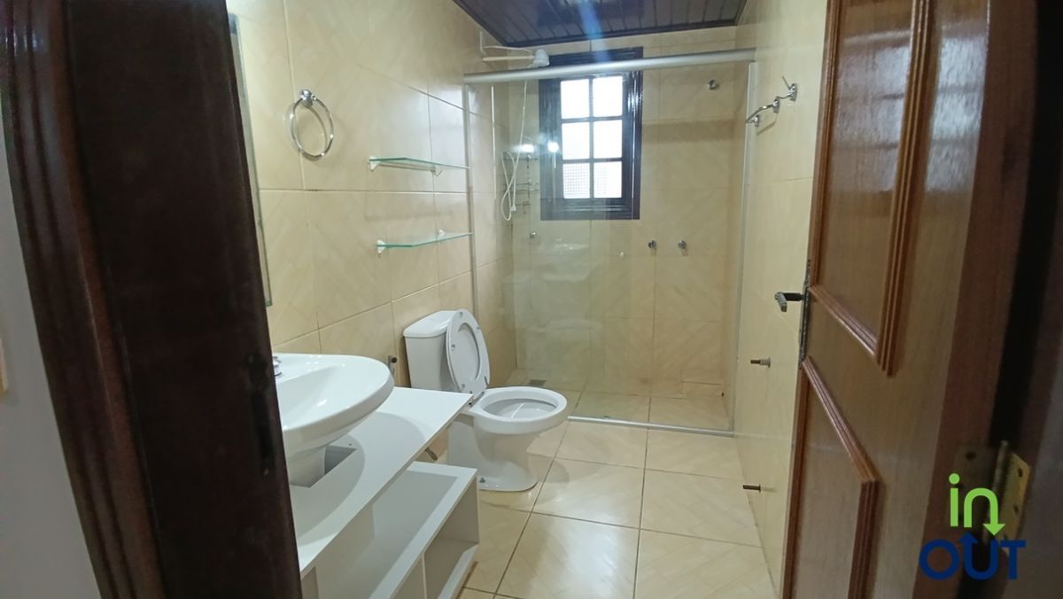 Apto com 2 dormitórios semimobiliado em Canela