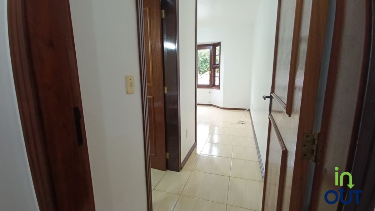 Apto com 2 dormitórios semimobiliado em Canela