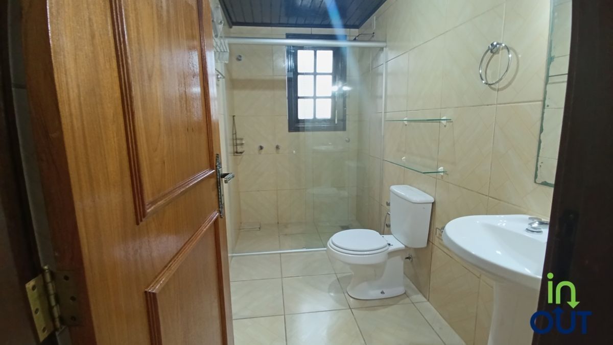 Apto com 2 dormitórios semimobiliado em Canela