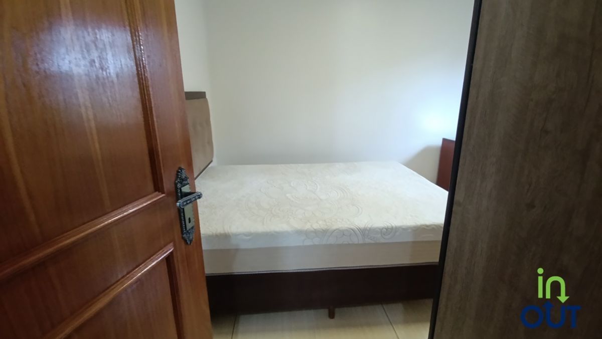 Apto com 2 dormitórios semimobiliado em Canela