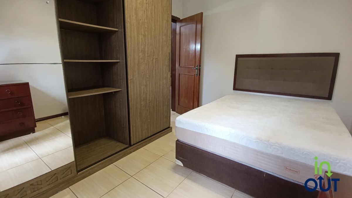 Apto com 2 dormitórios semimobiliado em Canela