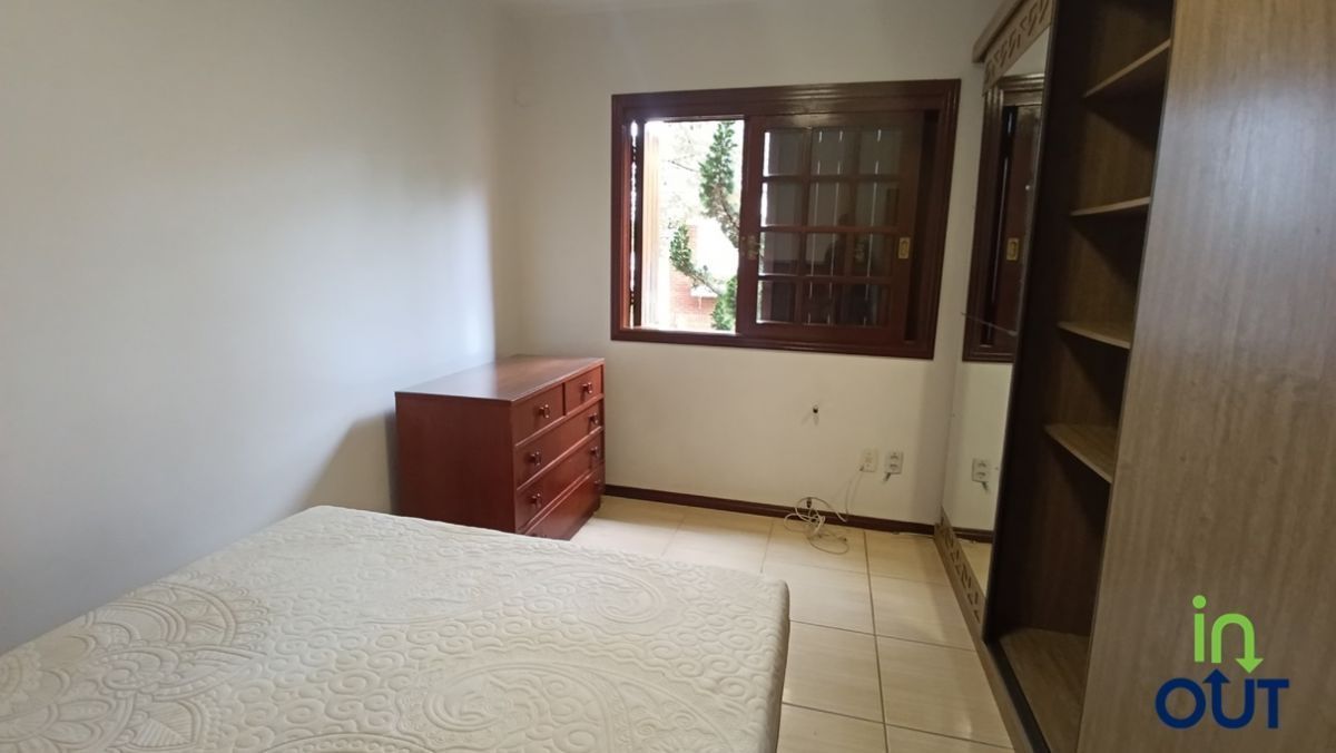 Apto com 2 dormitórios semimobiliado em Canela