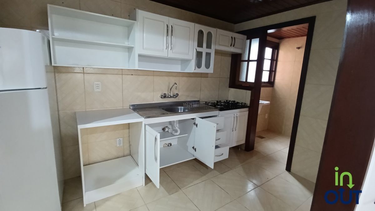 Apto com 2 dormitórios semimobiliado em Canela