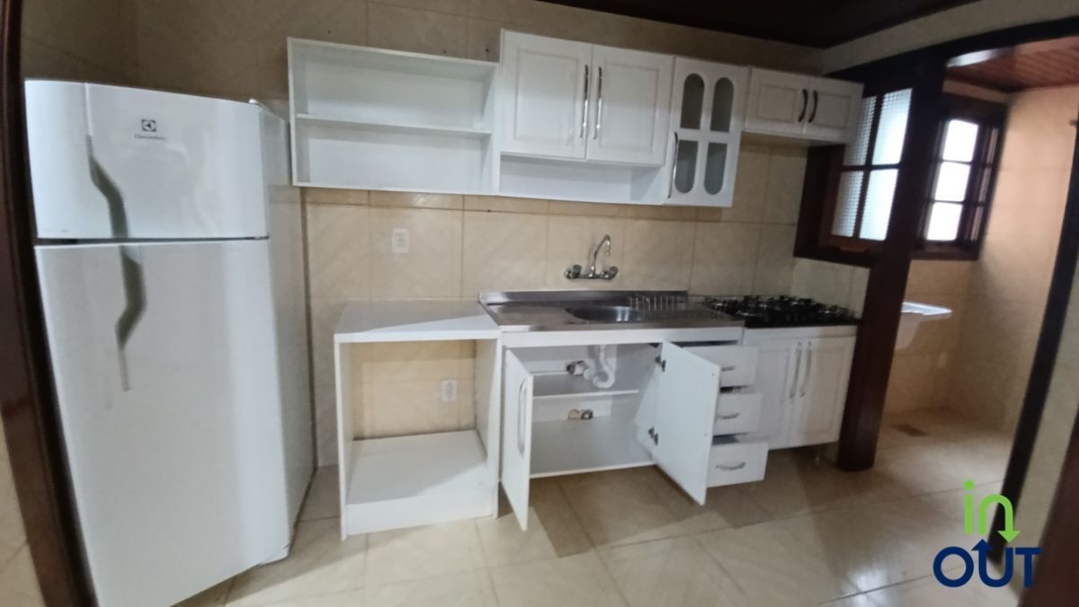 Apto com 2 dormitórios semimobiliado em Canela