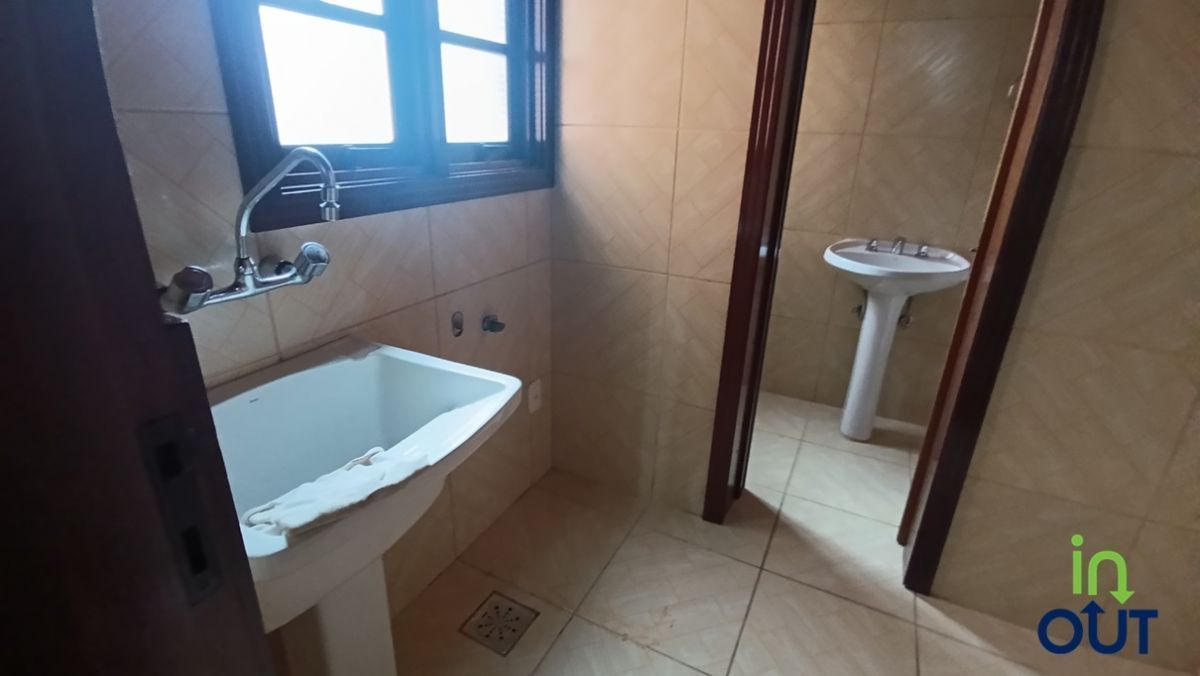 Apto com 2 dormitórios semimobiliado em Canela