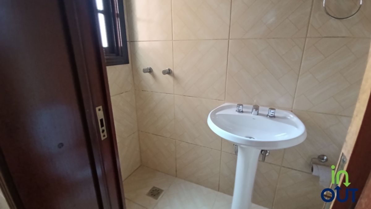 Apto com 2 dormitórios semimobiliado em Canela